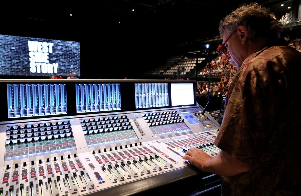 systeme sonorisation professionnel pour comedie musicale west side story aren'ice enceinte geo m6 geo m12 id24 et retour de scene 45n12 nexo distributeur espace concept