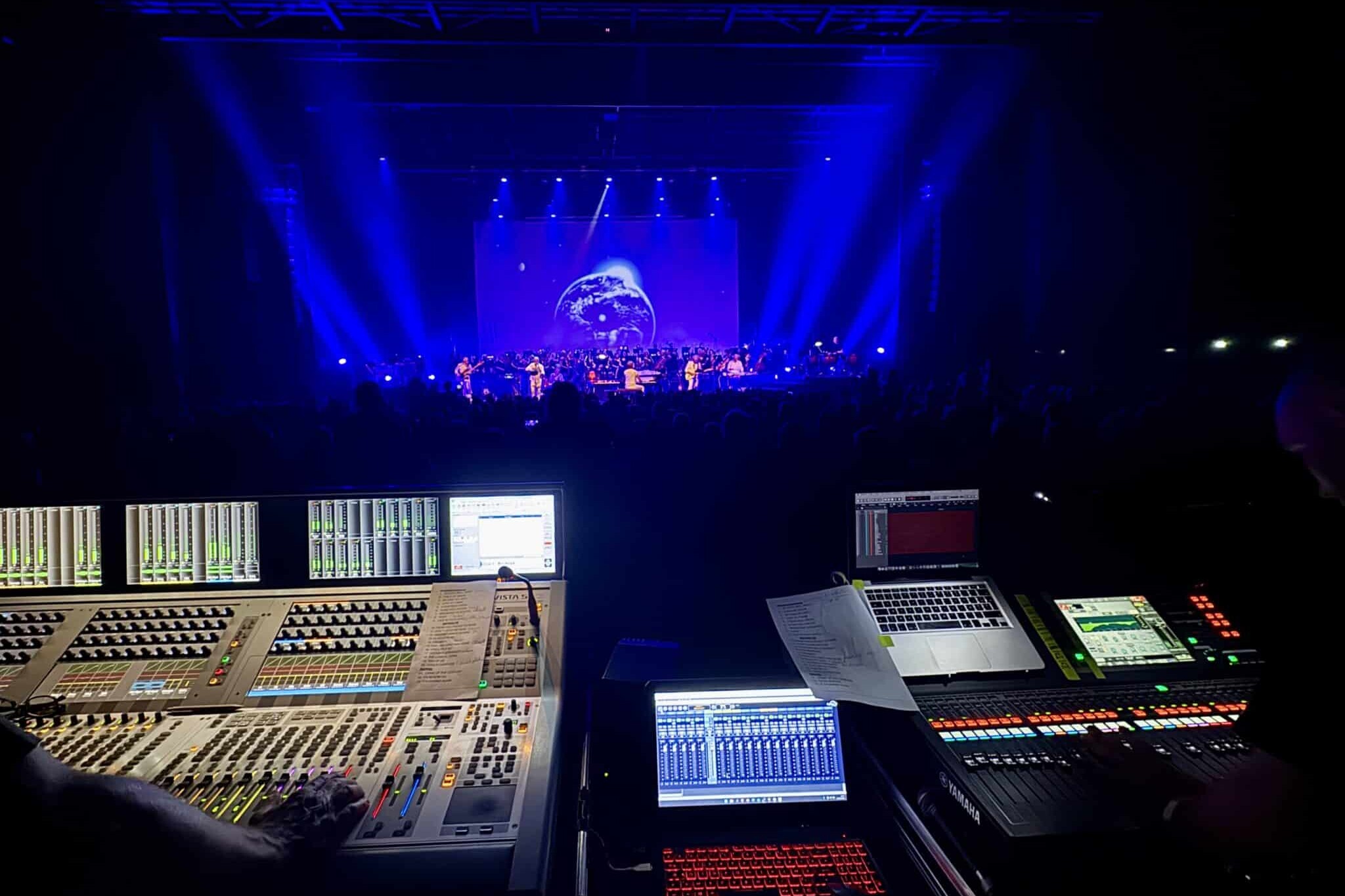 enceintes professionnelles nexo pour la sonorisation du concert breakfast in philharmonic à micropolis par le prestataire evenementiel espace concept