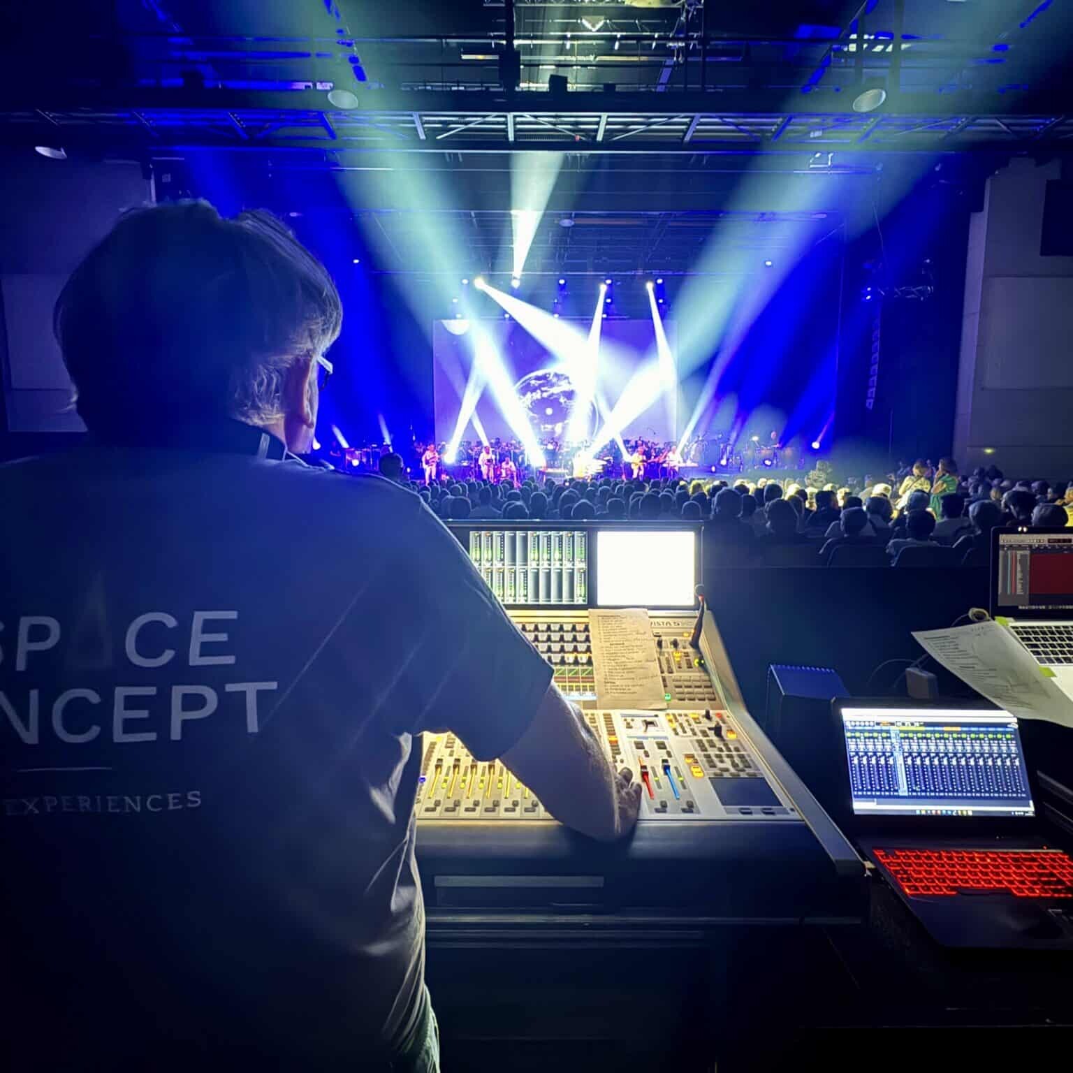 enceintes professionnelles nexo pour la sonorisation du concert breakfast in philharmonic à micropolis par le prestataire evenementiel espace concept