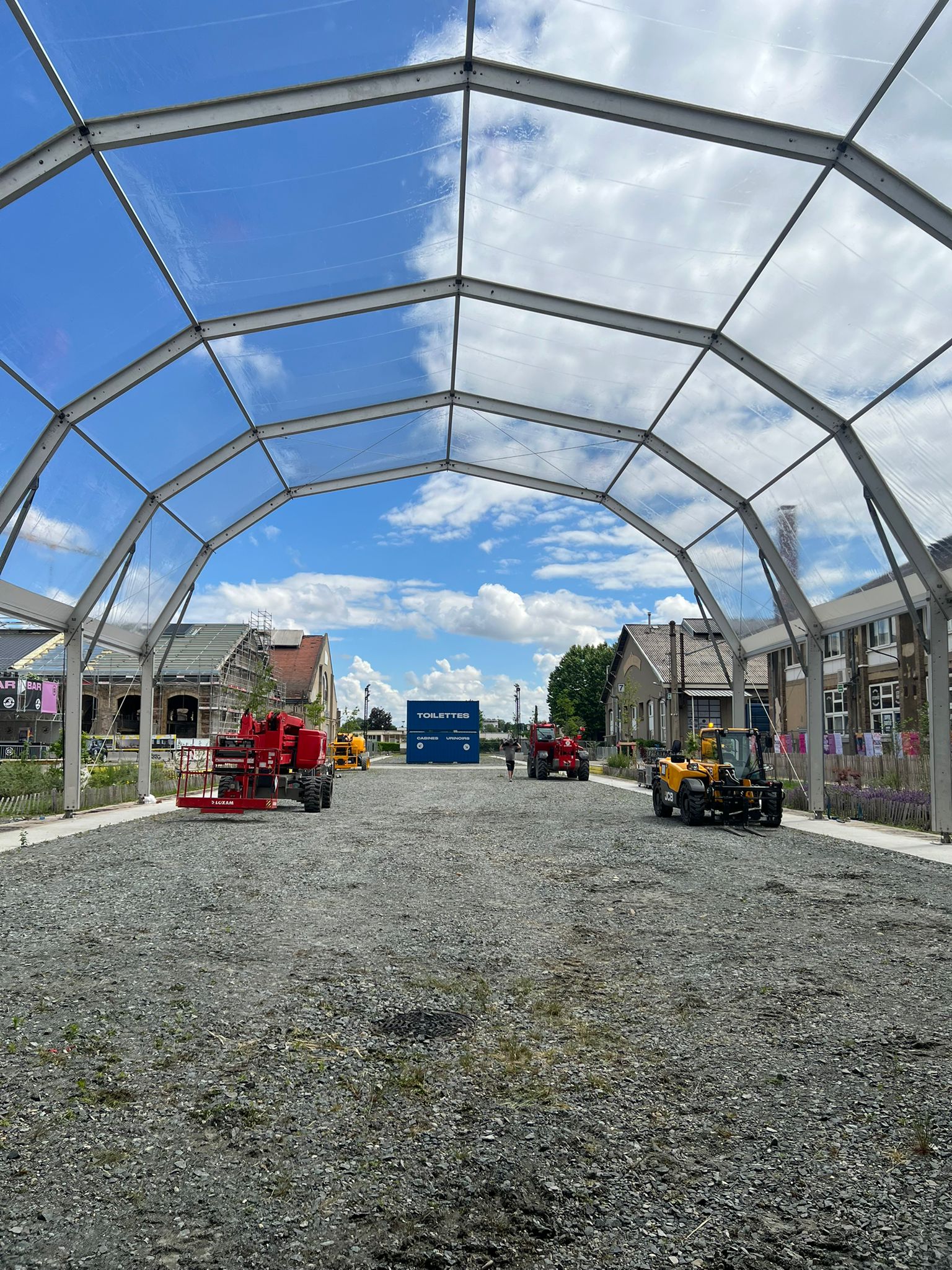 montage structure polygonale espace concept pour le festival NUITS SONORES