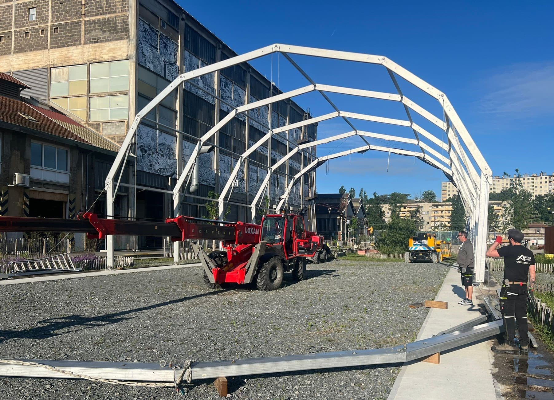 montage structure polygonale espace concept pour le festival NUITS SONORES